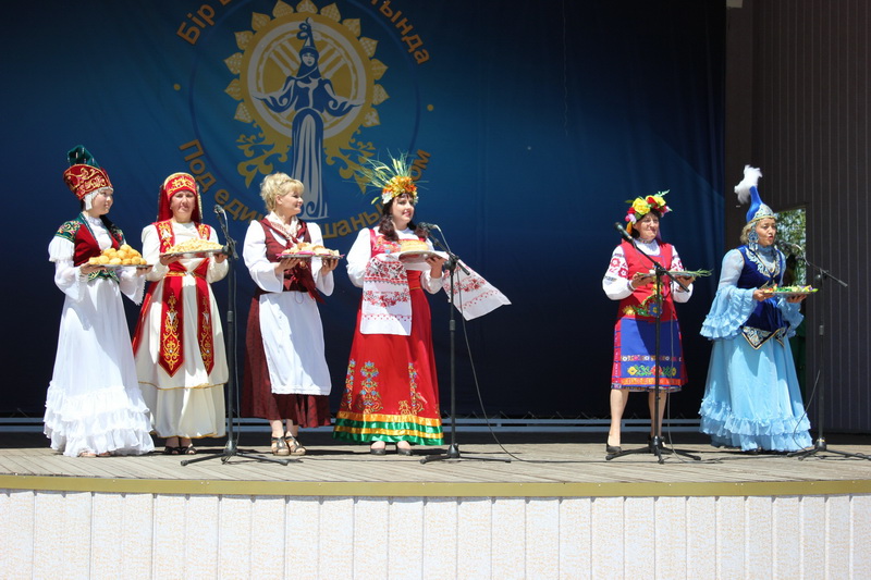 Глубокое ауданының шығармашылық ұжымдарының концерті
